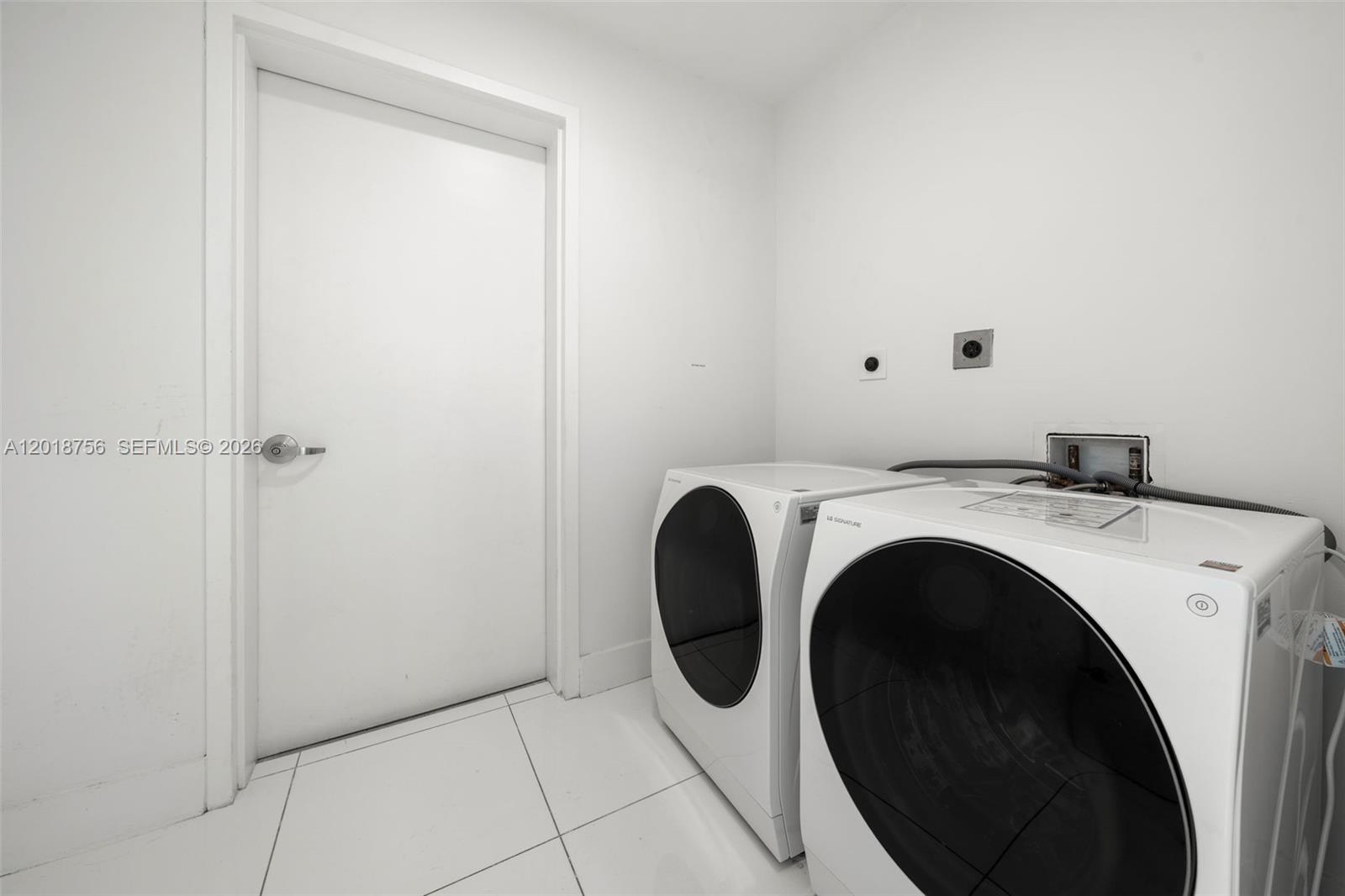 900 Biscayne Boulevard, Unit 5602 Miami, FL 33132 - Photo 22 of 38 Separate Laundry Room