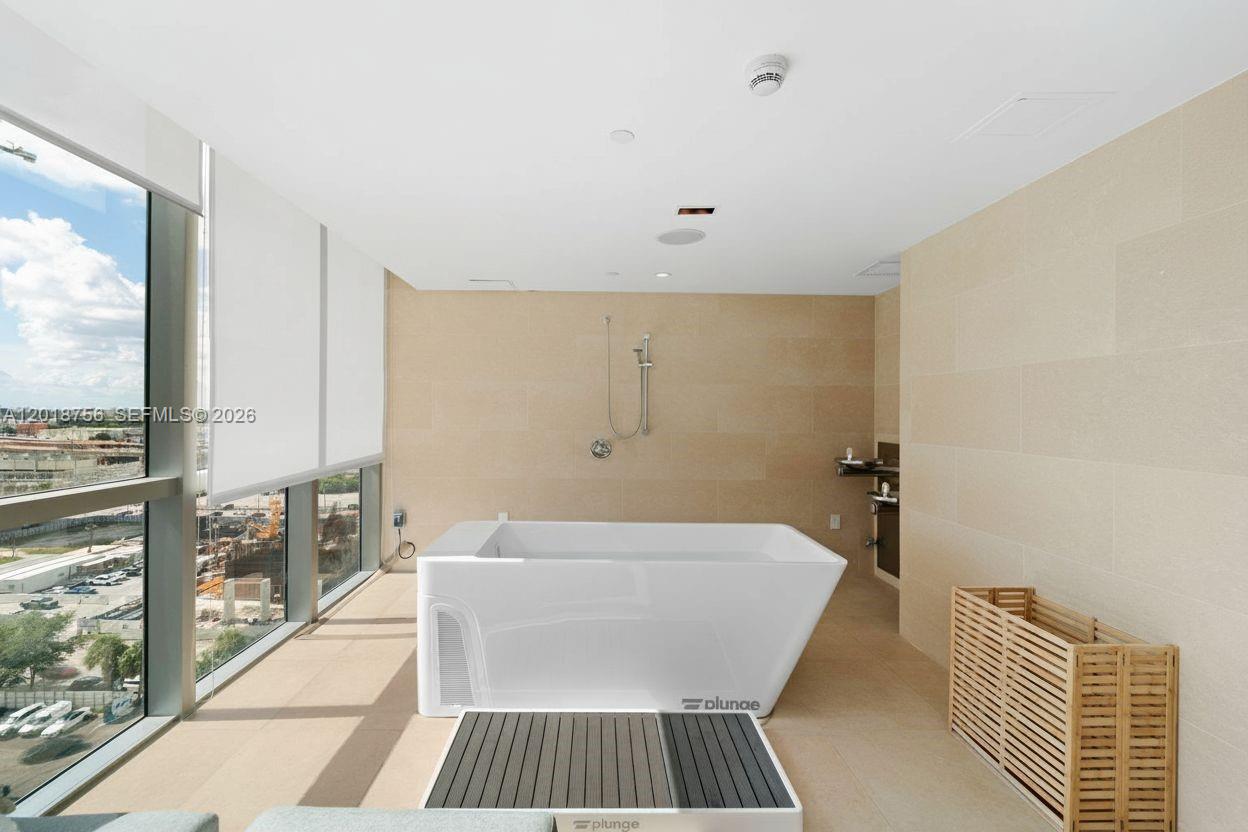 900 Biscayne Boulevard, Unit 5602 Miami, FL 33132 - Photo 27 of 38