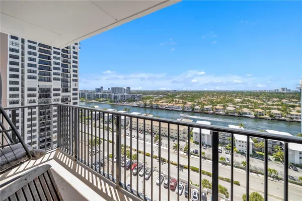 $2,400 | 2201 South Ocean Drive, Unit 1706(AVAILBALE), Hollywood, FL 33019