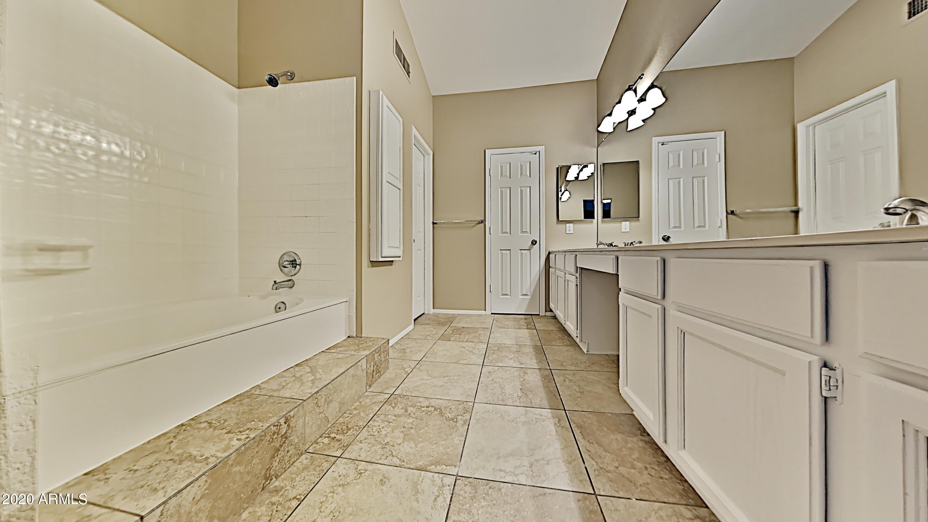 4254 East Agave Road Phoenix, AZ 85044 - Photo 7 of 13 6_Image_7QoHCxnFJV