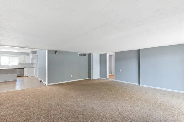 $1,800 | 10502 Royal Oaks Drive, Houston, TX 77016