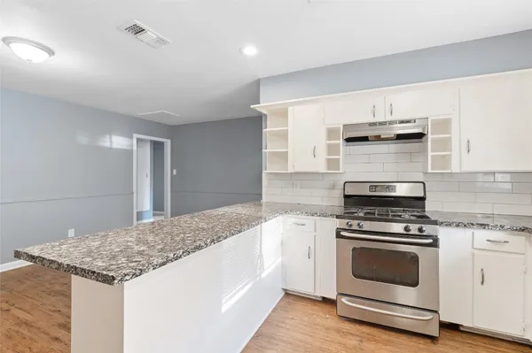 $1,800 | 10502 Royal Oaks Drive, Houston, TX 77016