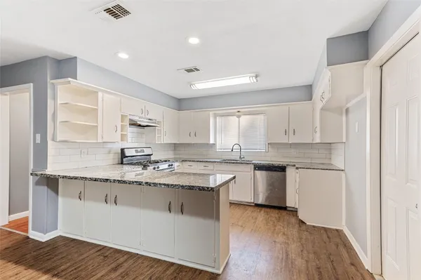 $1,800 | 10502 Royal Oaks Drive, Houston, TX 77016