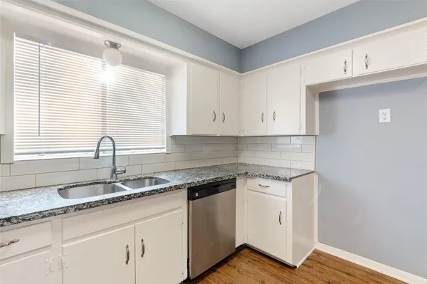 $1,800 | 10502 Royal Oaks Drive, Houston, TX 77016