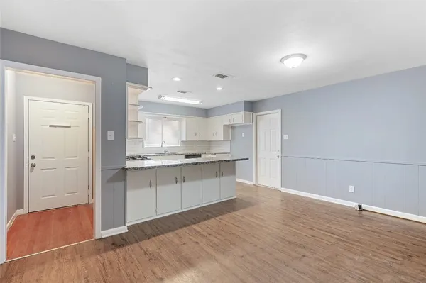 $1,800 | 10502 Royal Oaks Drive, Houston, TX 77016