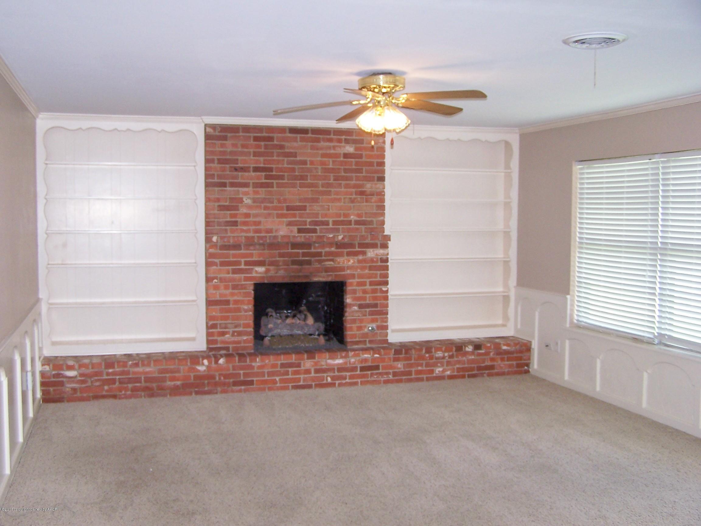 3321 Bedford Road Amarillo, TX 79106 - Photo 3 of 9 Den with Fireplace