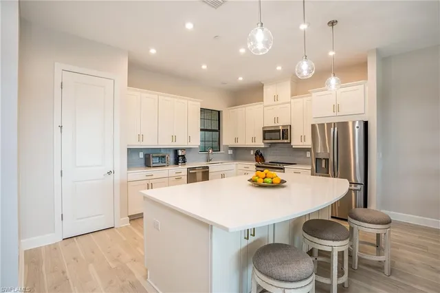 $4,150 | 15257 Zeno Way, Unit 202, Naples, FL 34114