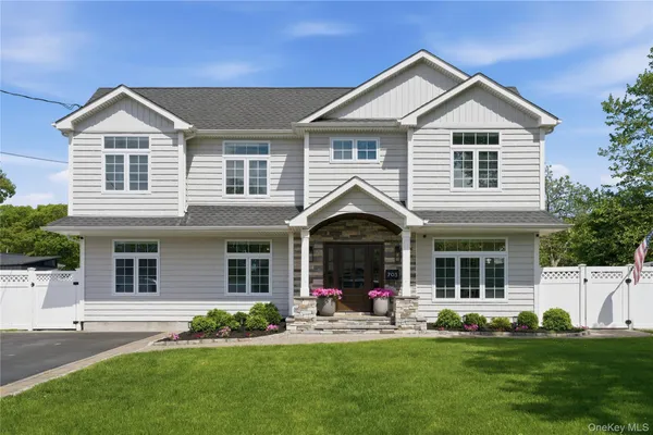 $1,195,000 | 703 Peter Paul Drive, West Islip, NY 11795