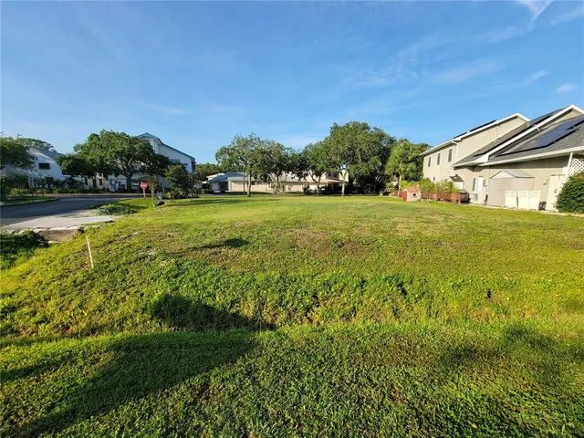a view of a house with a big yard