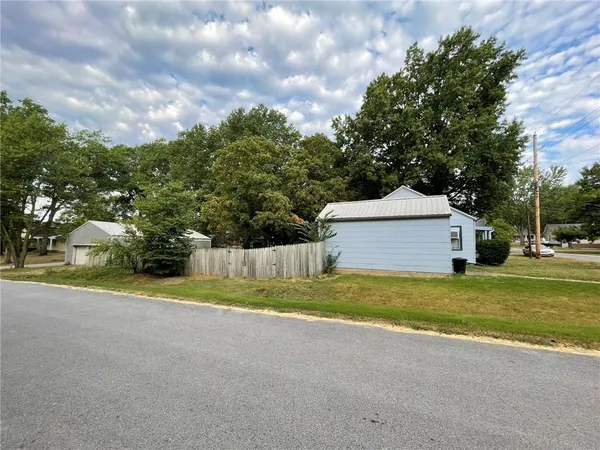 $92,500 | 209 East Kentucky Street, Windsor, MO 65360