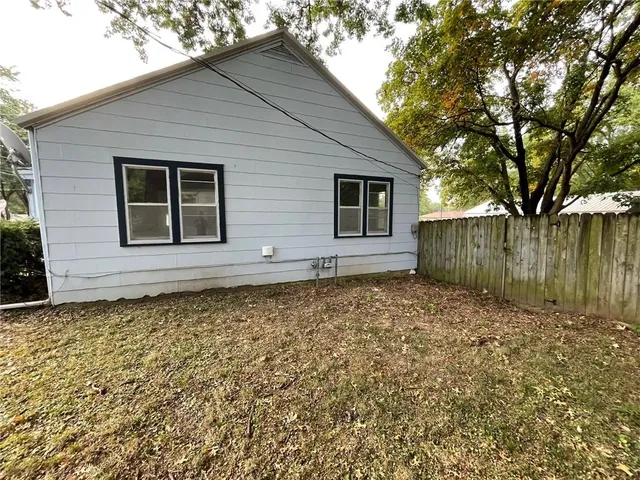 $92,500 | 209 East Kentucky Street, Windsor, MO 65360