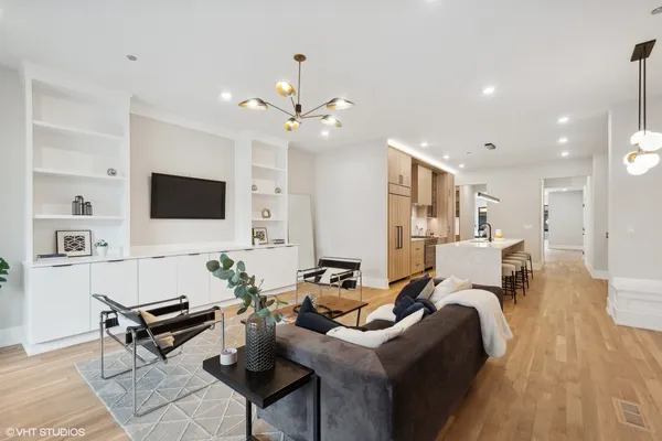 $1,250,000 | 2720 North Ashland Avenue, Unit 1N, Chicago, IL 60614