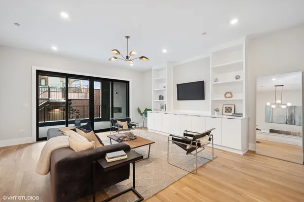 $1,250,000 | 2720 North Ashland Avenue, Unit 1N, Chicago, IL 60614