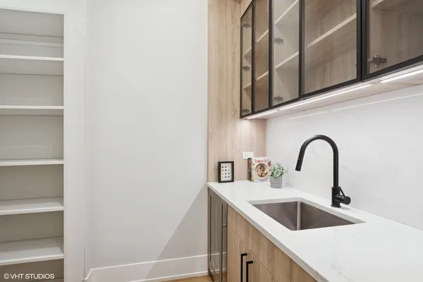 $1,250,000 | 2720 North Ashland Avenue, Unit 1N, Chicago, IL 60614