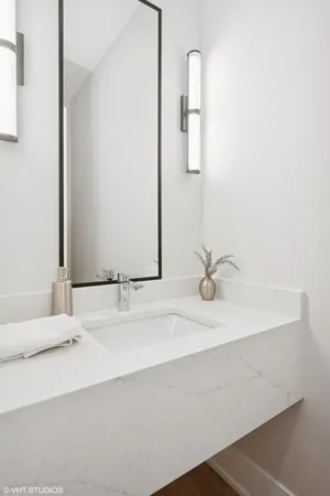 $1,250,000 | 2720 North Ashland Avenue, Unit 1N, Chicago, IL 60614