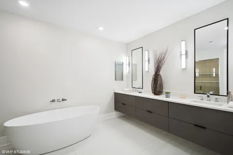 $1,250,000 | 2720 North Ashland Avenue, Unit 1N, Chicago, IL 60614