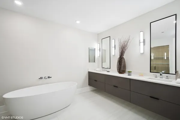 $1,250,000 | 2720 North Ashland Avenue, Unit 1N, Chicago, IL 60614