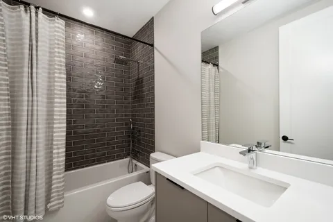 $1,250,000 | 2720 North Ashland Avenue, Unit 1N, Chicago, IL 60614