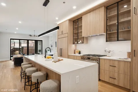 $1,250,000 | 2720 North Ashland Avenue, Unit 1N, Chicago, IL 60614