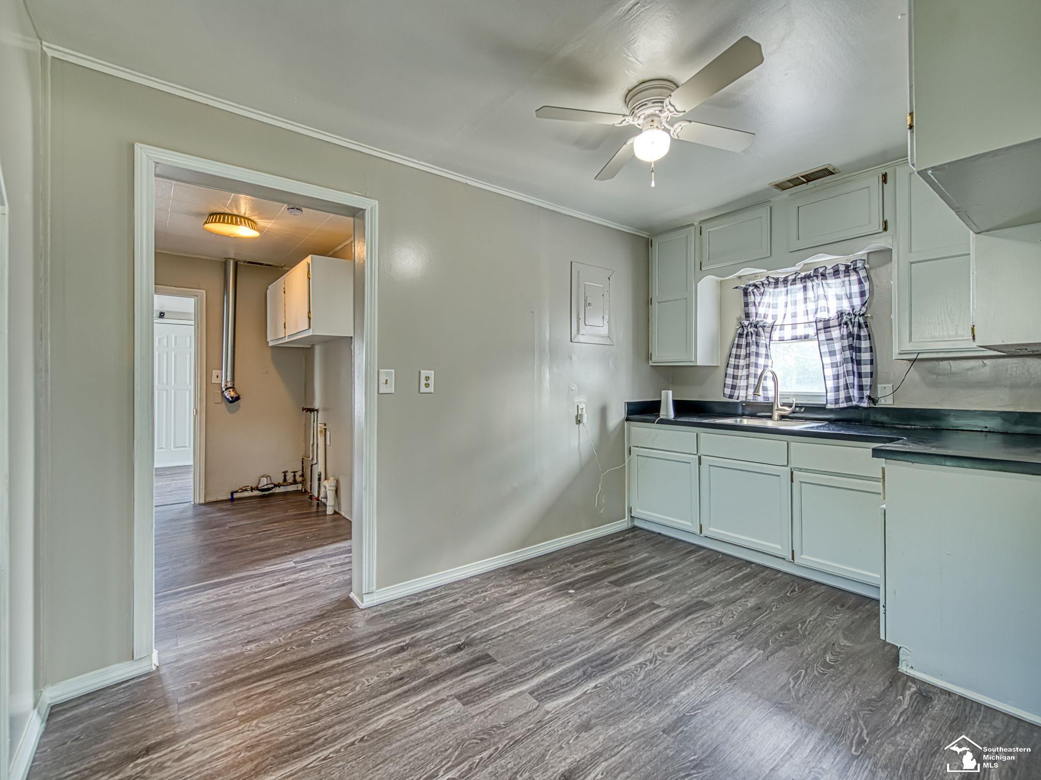20212 Northline Road Taylor, MI 48180 - Photo 8 of 41 50185138-95ebb3f9-9583-4200-bc03-e5a31d56822c.JPG