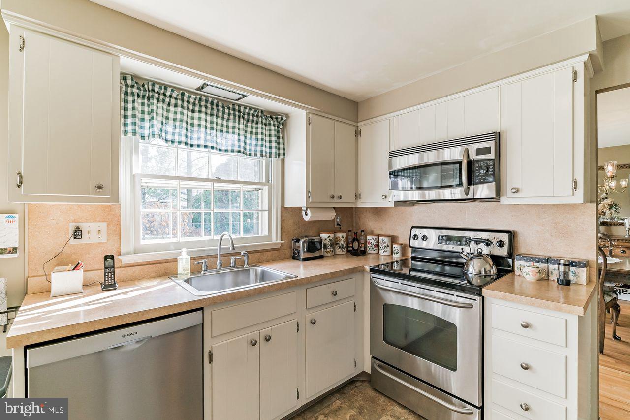 237 Hedgeman Road Moorestown, NJ 08057 - Photo 11 of 26 Gallery Image 11