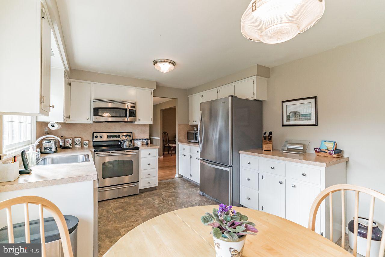237 Hedgeman Road Moorestown, NJ 08057 - Photo 12 of 26 Gallery Image 12