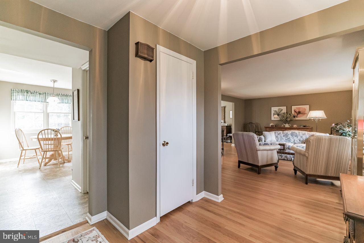 237 Hedgeman Road Moorestown, NJ 08057 - Photo 3 of 26 Gallery Image 3