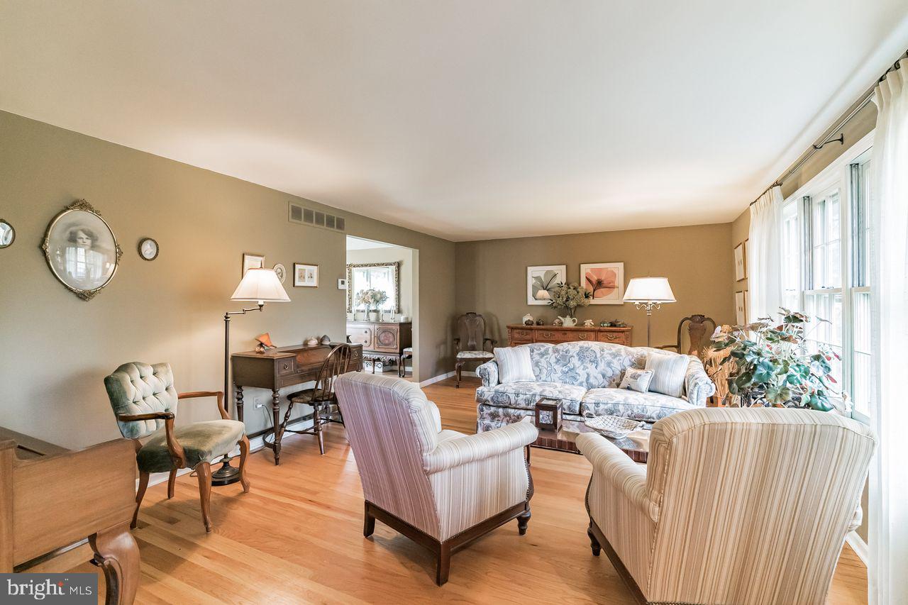 237 Hedgeman Road Moorestown, NJ 08057 - Photo 4 of 26 Gallery Image 4