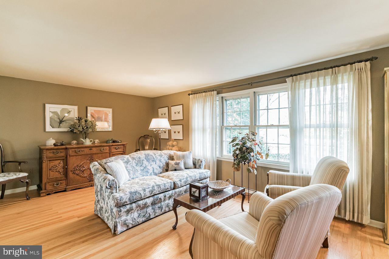 237 Hedgeman Road Moorestown, NJ 08057 - Photo 5 of 26 Gallery Image 5