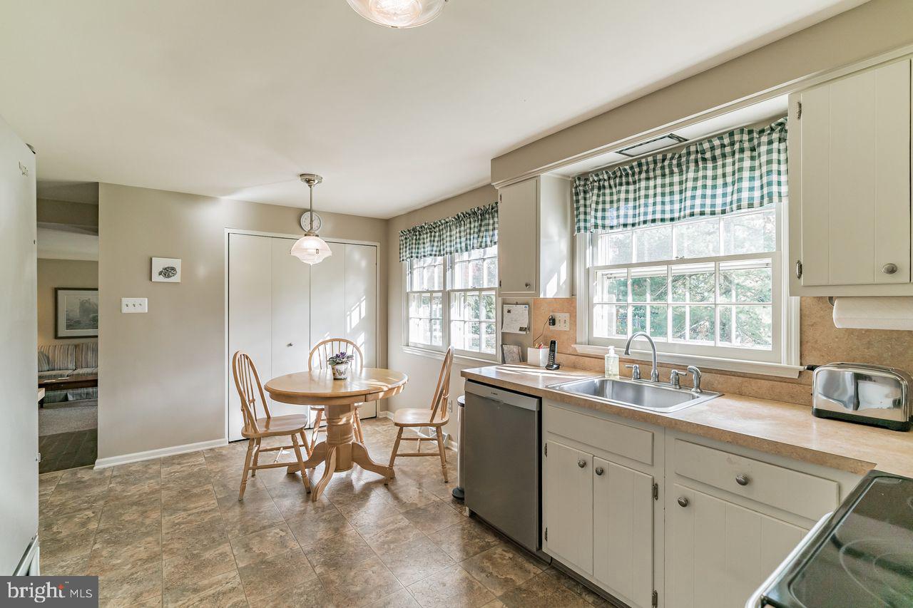 237 Hedgeman Road Moorestown, NJ 08057 - Photo 10 of 26 Gallery Image 10
