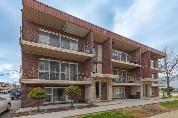 $135,000 | 6914 West 65th Street, Unit 7, Chicago, IL 60638