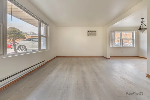 $135,000 | 6914 West 65th Street, Unit 7, Chicago, IL 60638