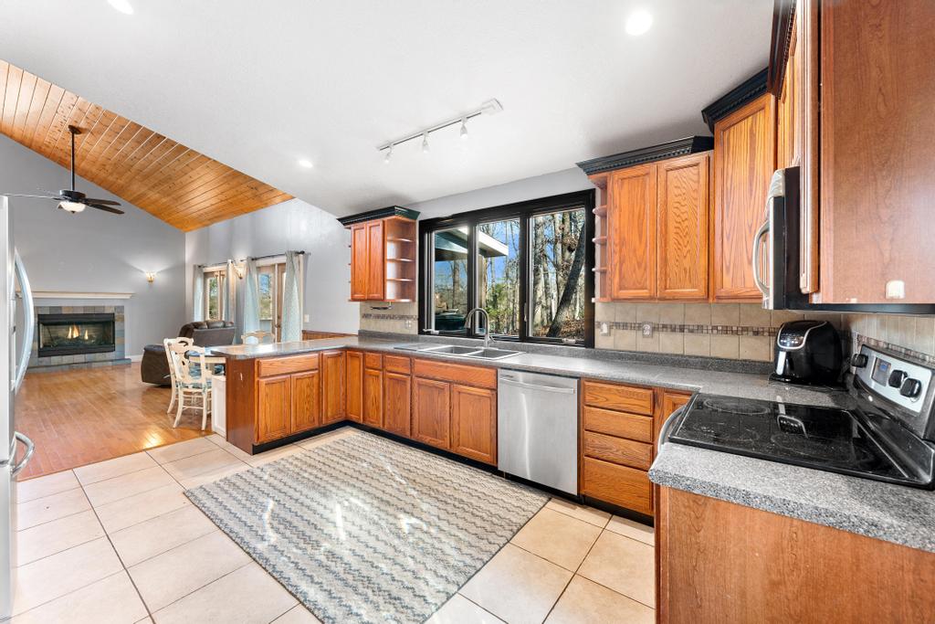 233 Chestnut Drive Westminster, SC 29693 - Photo 13 of 45