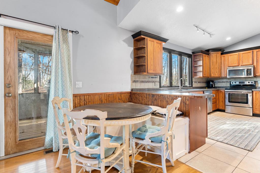 233 Chestnut Drive Westminster, SC 29693 - Photo 10 of 45