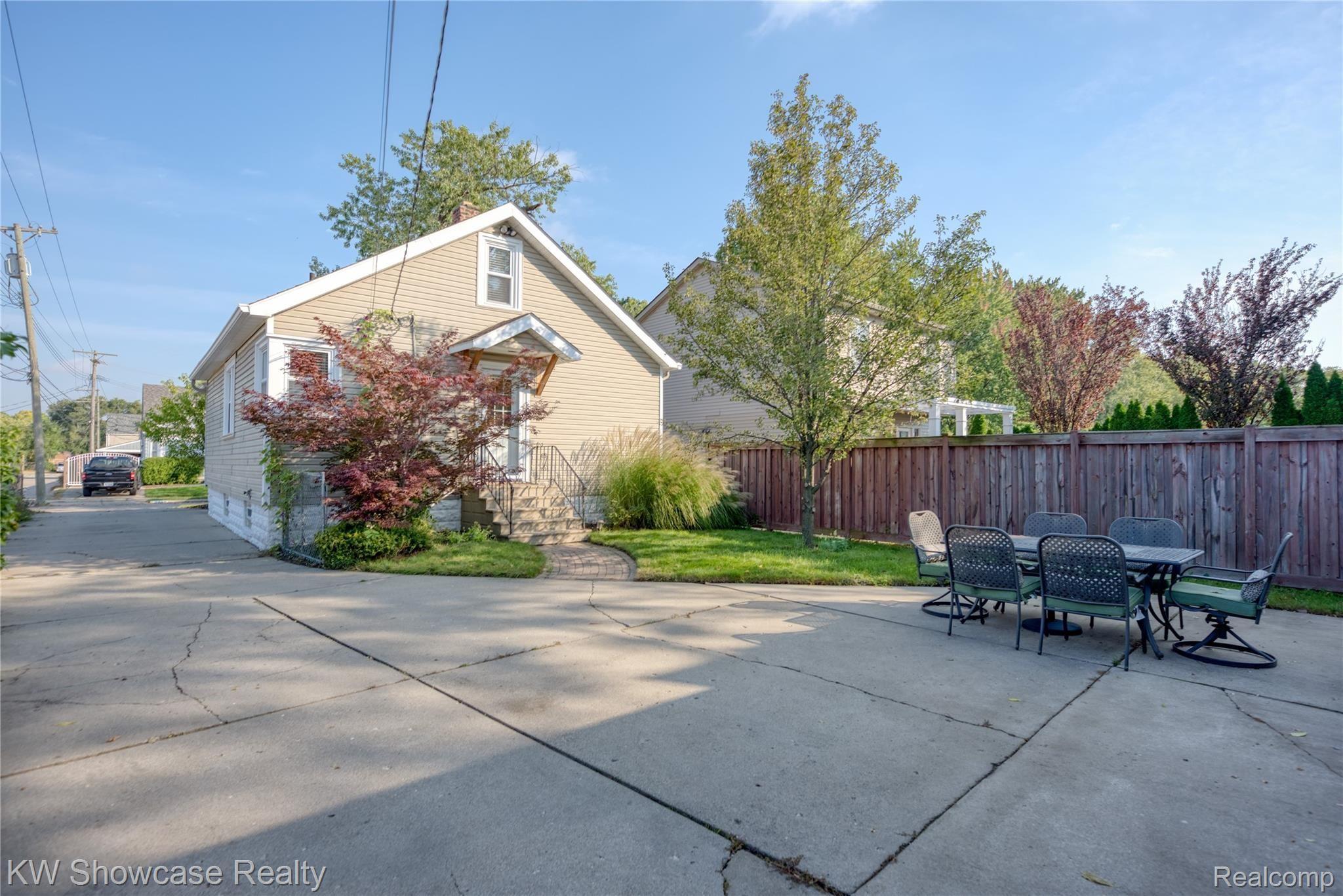 2451 Franklin Road Berkley, MI 48072 - Photo 21 of 26 2451Franklin-17.jpg