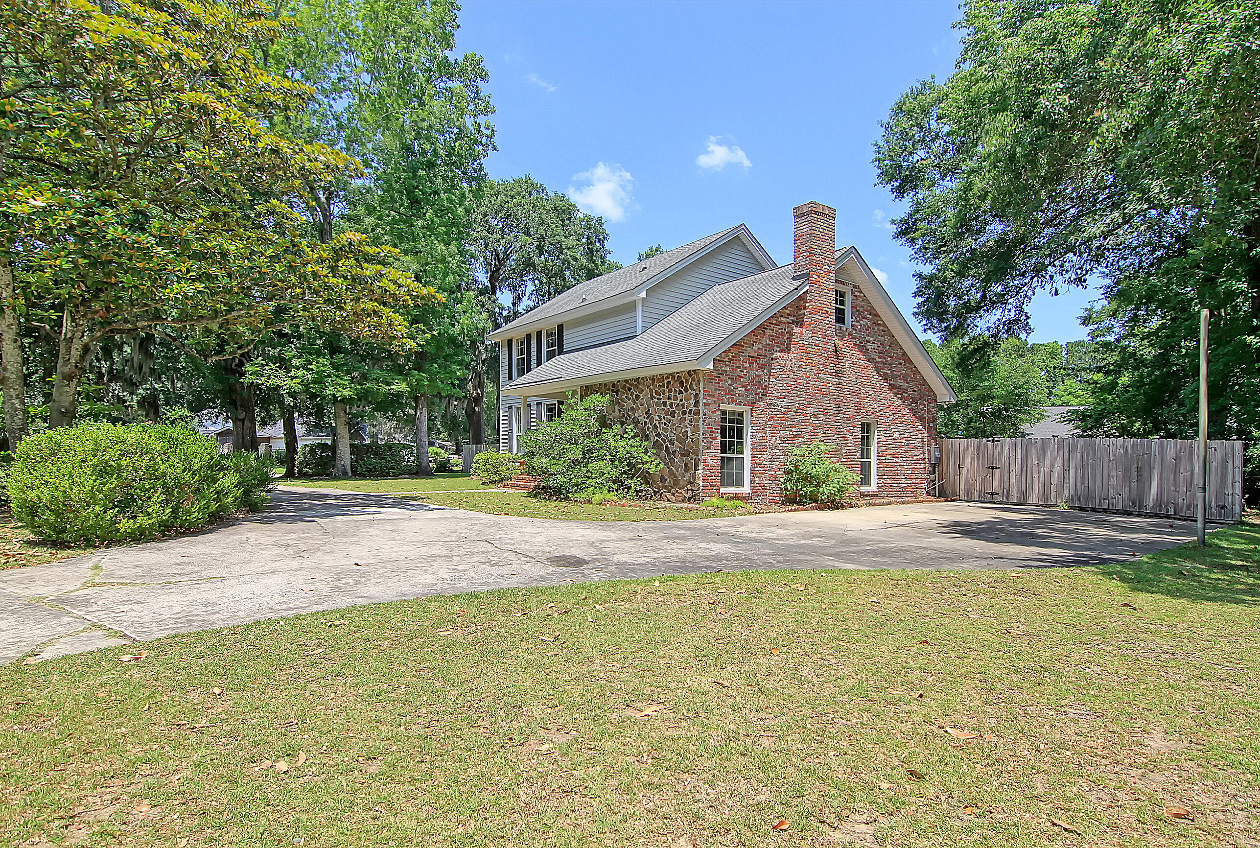 906 Regatta Road Charleston, SC 29412 - Photo 2 of 31 CREM_906 Regatta Rd_009
