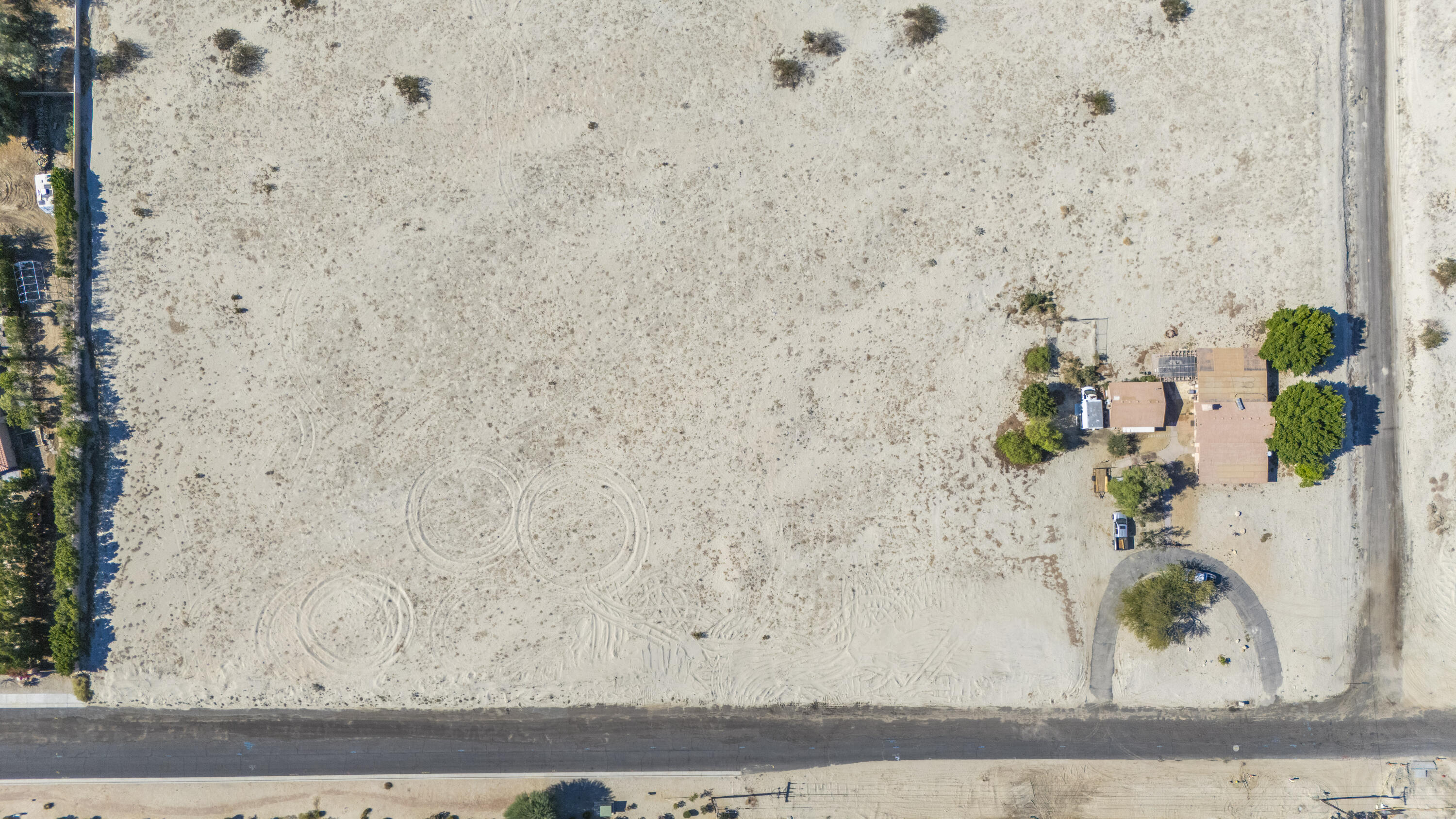 35335 Via Josefina Rancho Mirage, CA 92270 - Photo 8 of 24 a white wall with a potted plant