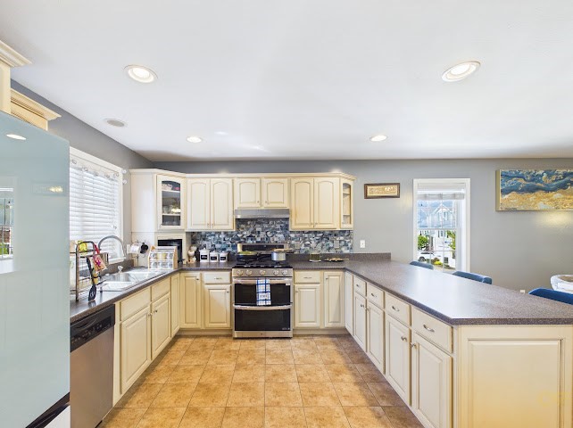 19 Abington Lane Fall River, MA 02721 - Photo 12 of 36