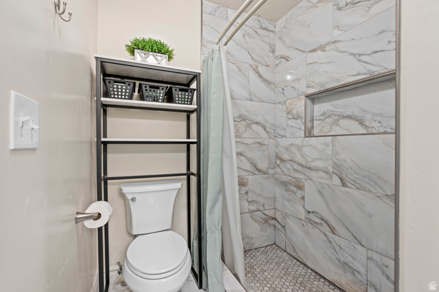 8248 South Resaca Drive, Unit J10 Sandy, UT 84070 - Photo 17 of 40 Shower with marble-look wall tiling and a built-in niche