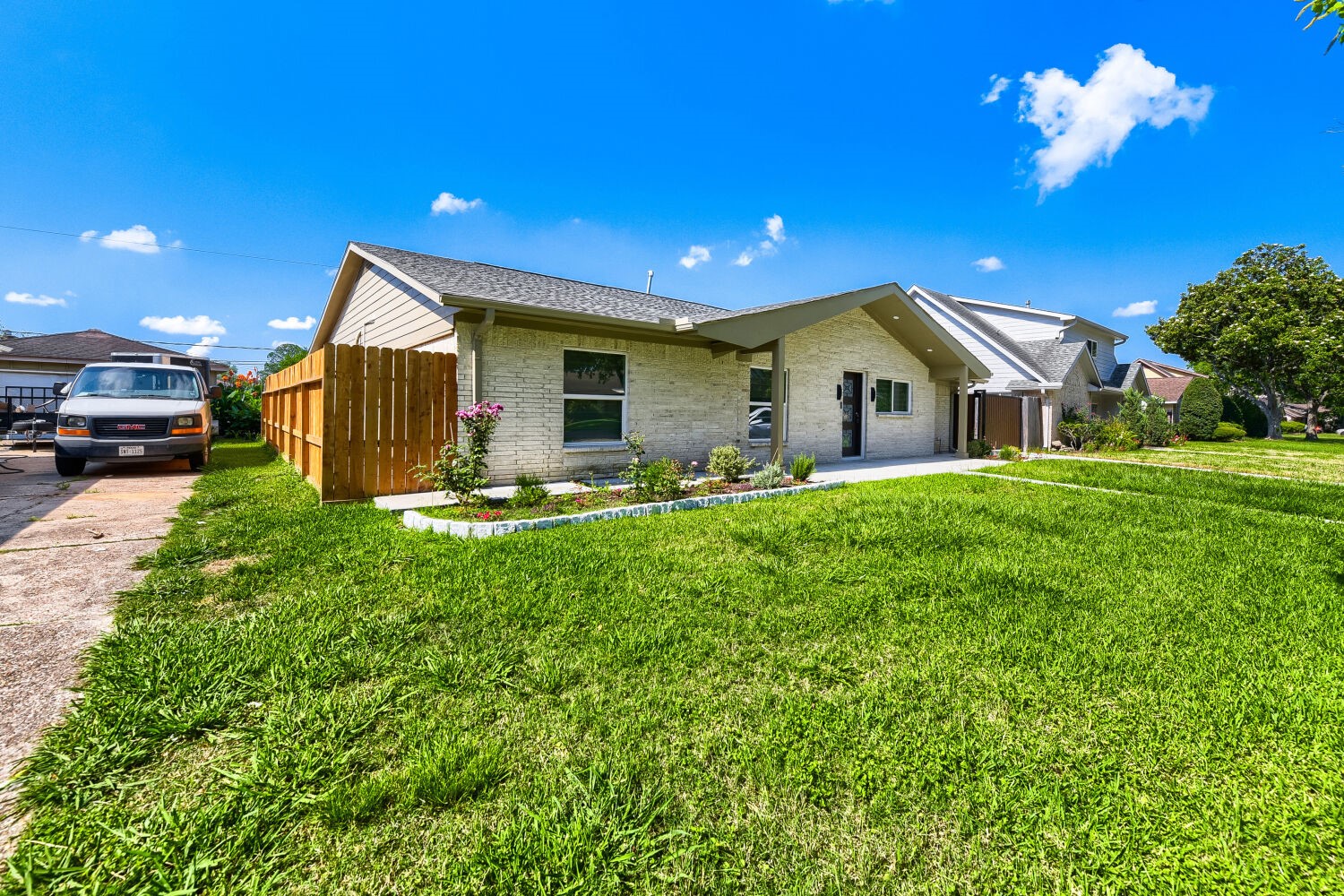 8815 Sharpview Drive Houston, TX 77036 - Photo 1 of 33