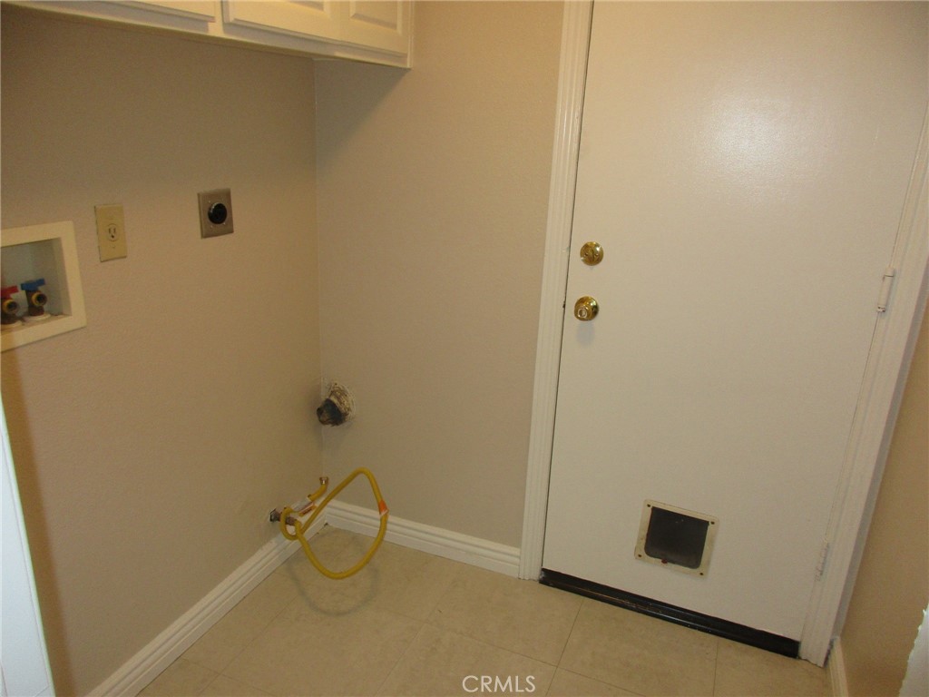 902 Basilone Drive Riverside, CA 92506 - Photo 8 of 36 Gallery Image 8