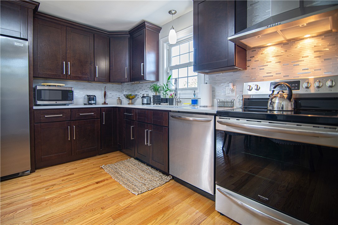 18 Martha Road East Providence, RI 02916 - Photo 8 of 30 Gallery Image 8