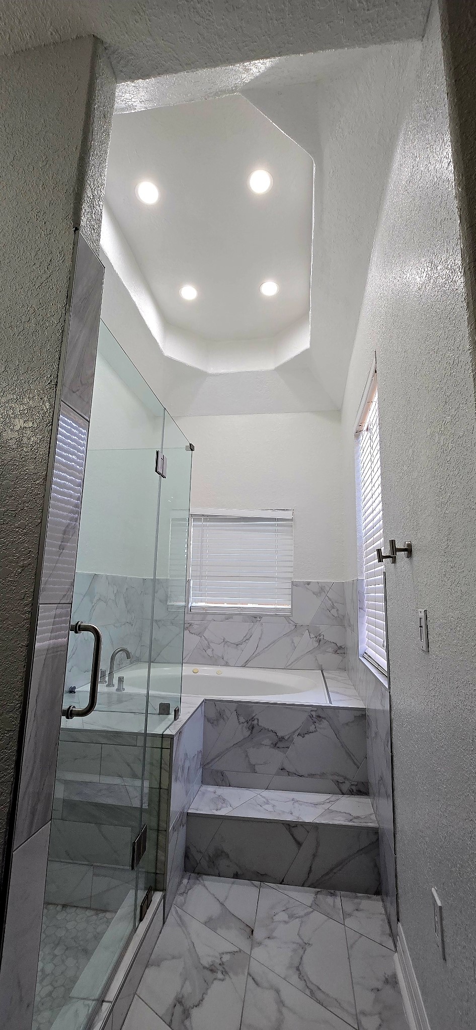 14830 Croxton Drive Houston, TX 77015 - Photo 16 of 38 Step Jacuzzi tub in master bedroom
