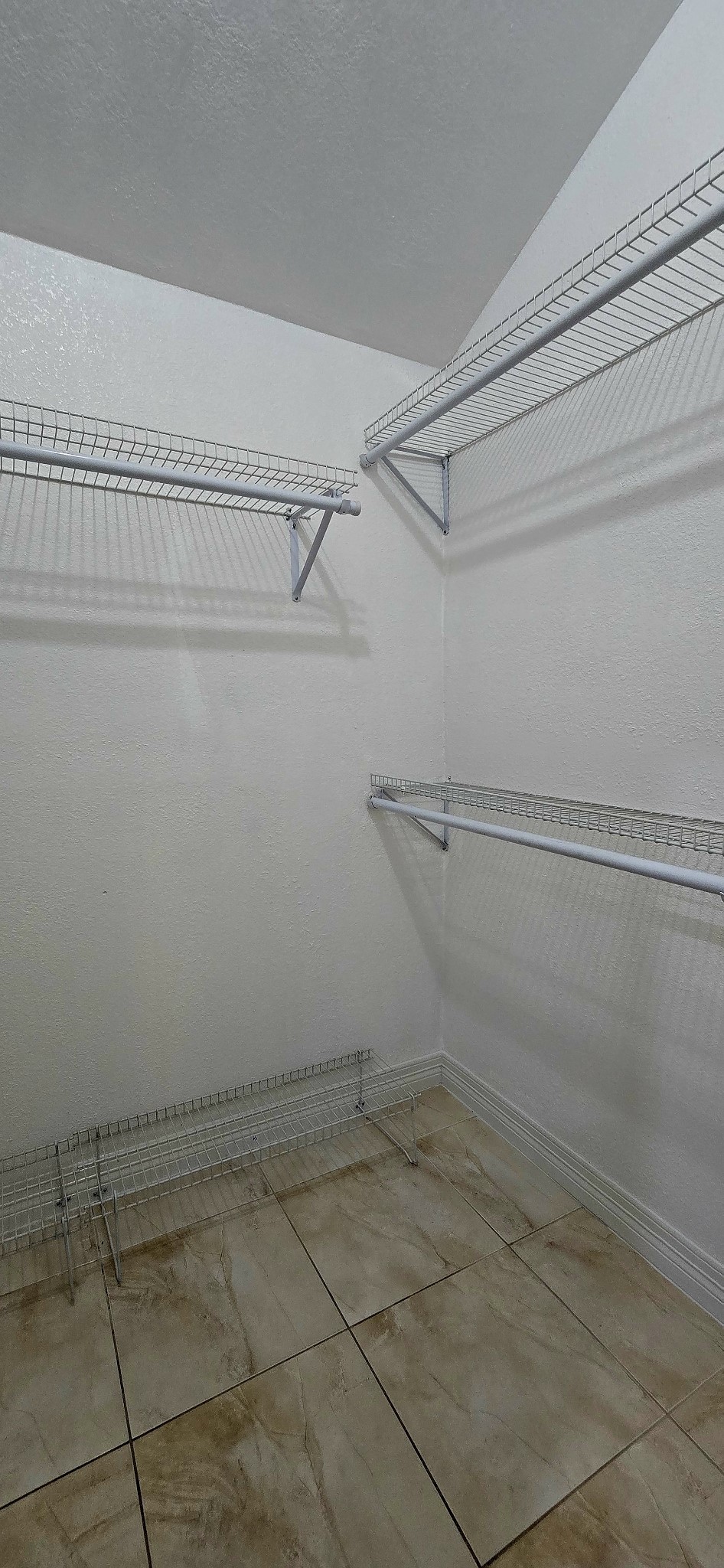 14830 Croxton Drive Houston, TX 77015 - Photo 18 of 38 Walk inn closet in master bedroom