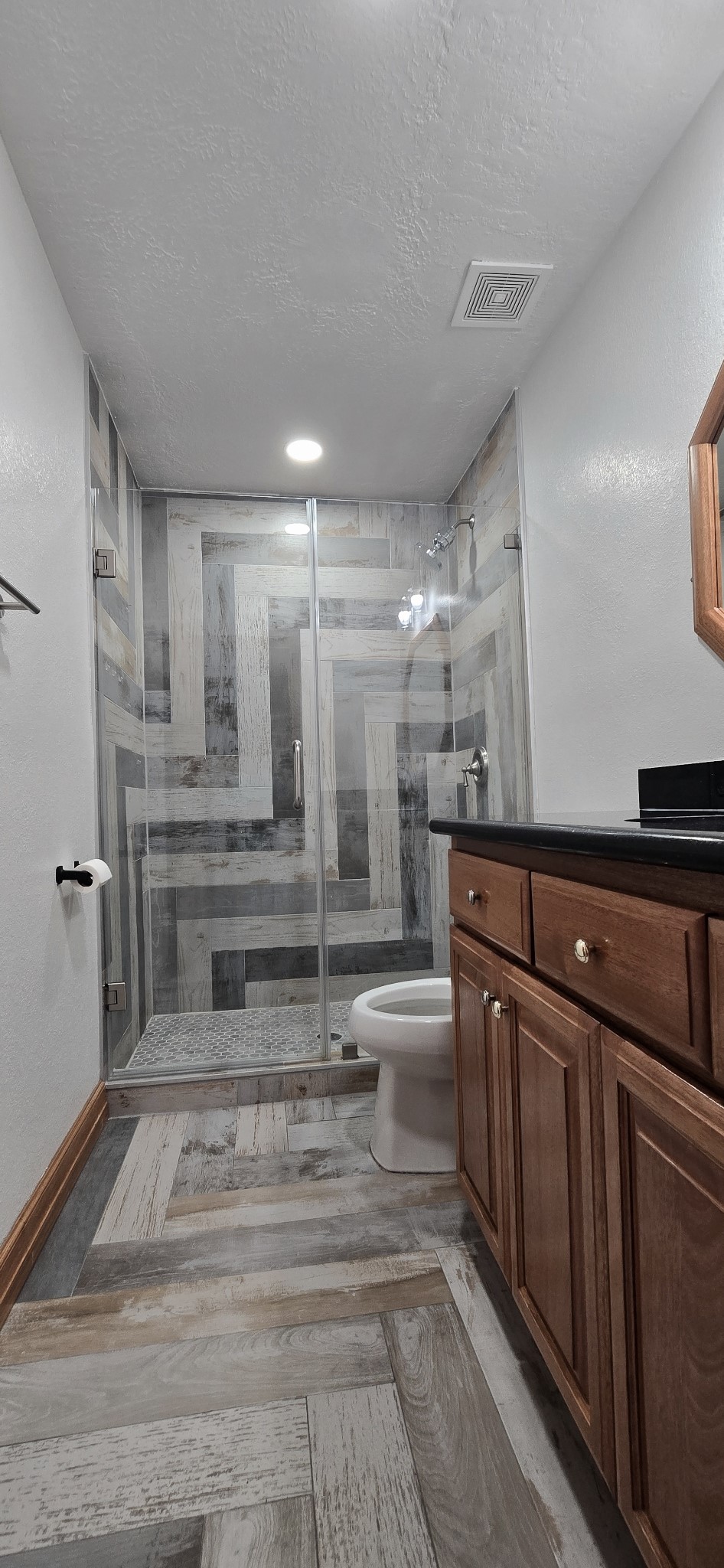 14830 Croxton Drive Houston, TX 77015 - Photo 23 of 38 Hallway bathroom