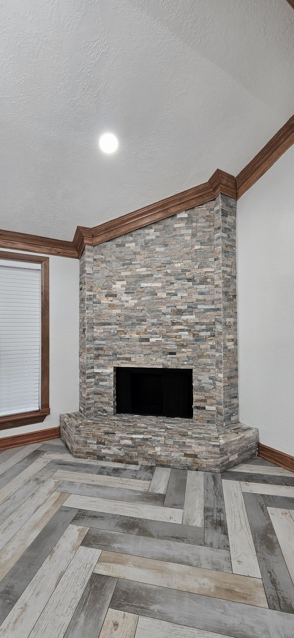 14830 Croxton Drive Houston, TX 77015 - Photo 7 of 38 Stone log fireplace in living room
