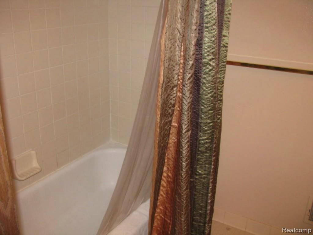 57269 Beaconsfield Road, Unit 34 Washington, MI 48094 - Photo 13 of 18 12. Full Bath 1