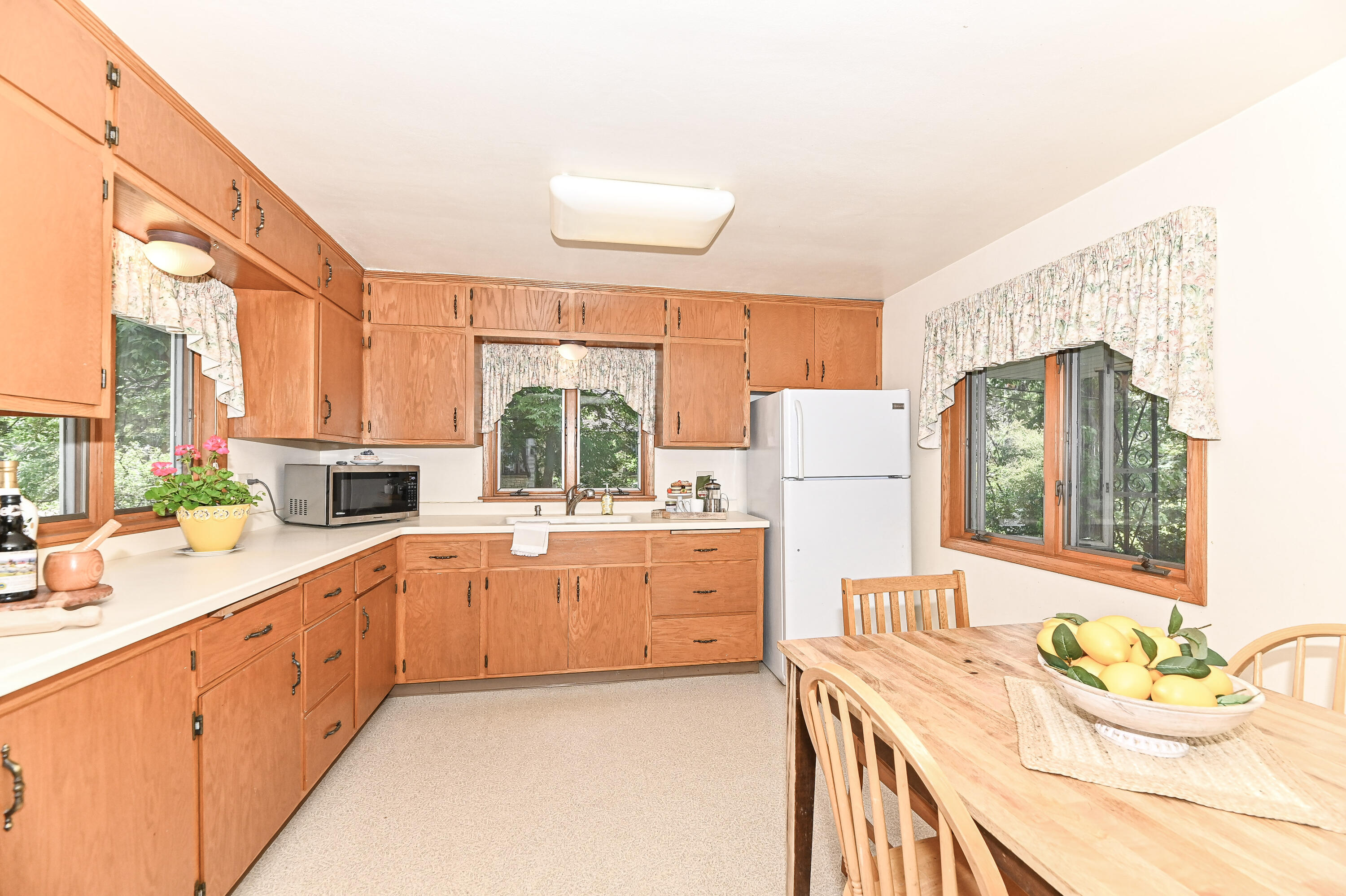 3445 South 96th Street Milwaukee, WI 53227 - Photo 15 of 52 Kitchen
