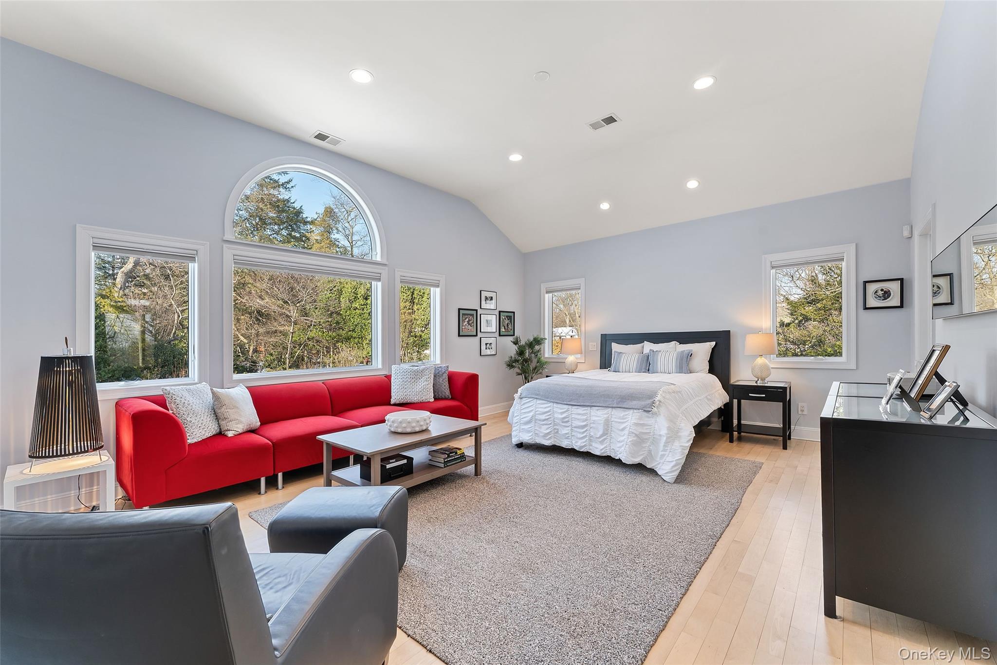 110 Round Hill Road Scarsdale, NY 10583 - Photo 26 of 48 Primary bedroom with vaulted ceilings and palladium windows