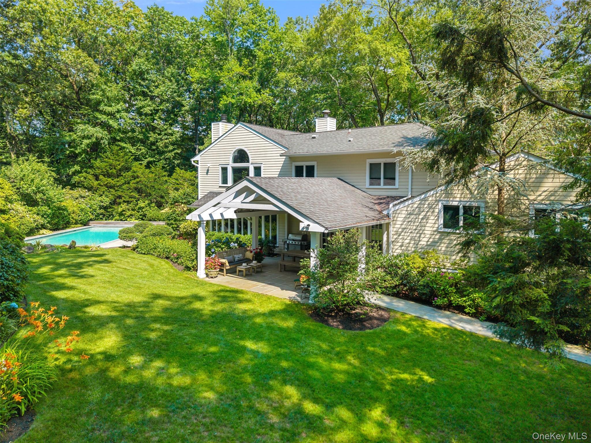 110 Round Hill Road Scarsdale, NY 10583 - Photo 4 of 48